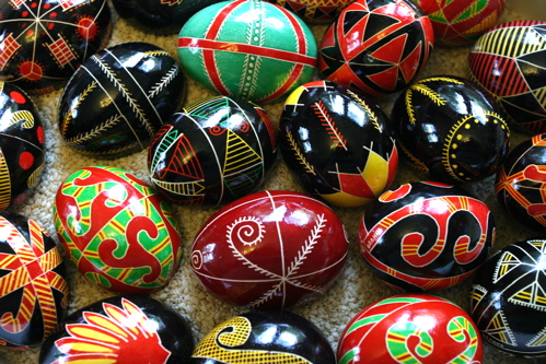 Пасхальное яйцо - общее, общепринятое название   яйца   (как правило,   курица   но также   гуськом   или   утка   ) украшены различными техниками