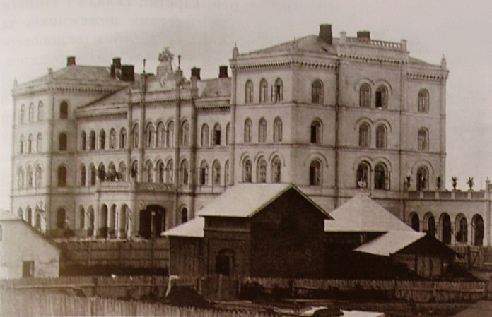 на месте нынешнего Пригородного вокзала находился красавец-гигант Черновицкий вокзал
